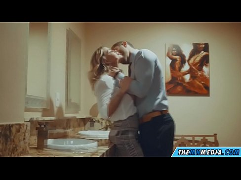 ❤️ Quando uma loira peituda o seduz em um banheiro público ️❌ Sexo de qualidade em pt-br.pornohdmega.ru ❌️